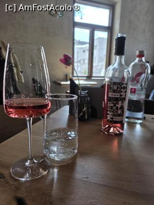 [P20] Restaurant Zarif - vin și apă » foto by crismis
 - 
<span class="allrVoted glyphicon glyphicon-heart hidden" id="av1527063"></span>
<a class="m-l-10 hidden" id="sv1527063" onclick="voting_Foto_DelVot(,1527063,7051)" role="button">șterge vot <span class="glyphicon glyphicon-remove"></span></a>
<a id="v91527063" class=" c-red"  onclick="voting_Foto_SetVot(1527063)" role="button"><span class="glyphicon glyphicon-heart-empty"></span> <b>LIKE</b> = Votează poza</a> <img class="hidden"  id="f1527063W9" src="/imagini/loader.gif" border="0" /><span class="AjErrMes hidden" id="e1527063ErM"></span>
