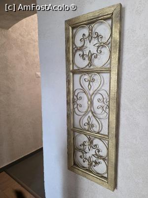 [P27] Restaurant Zarif - în drum spre baie » foto by crismis
 - 
<span class="allrVoted glyphicon glyphicon-heart hidden" id="av1527070"></span>
<a class="m-l-10 hidden" id="sv1527070" onclick="voting_Foto_DelVot(,1527070,7051)" role="button">șterge vot <span class="glyphicon glyphicon-remove"></span></a>
<a id="v91527070" class=" c-red"  onclick="voting_Foto_SetVot(1527070)" role="button"><span class="glyphicon glyphicon-heart-empty"></span> <b>LIKE</b> = Votează poza</a> <img class="hidden"  id="f1527070W9" src="/imagini/loader.gif" border="0" /><span class="AjErrMes hidden" id="e1527070ErM"></span>