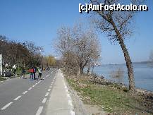 [P04] Galati - Faleza - observati pista pentru biciclisti » foto by Diaura*
 - 
<span class="allrVoted glyphicon glyphicon-heart hidden" id="av60023"></span>
<a class="m-l-10 hidden" id="sv60023" onclick="voting_Foto_DelVot(,60023,7051)" role="button">șterge vot <span class="glyphicon glyphicon-remove"></span></a>
<a id="v960023" class=" c-red"  onclick="voting_Foto_SetVot(60023)" role="button"><span class="glyphicon glyphicon-heart-empty"></span> <b>LIKE</b> = Votează poza</a> <img class="hidden"  id="f60023W9" src="/imagini/loader.gif" border="0" /><span class="AjErrMes hidden" id="e60023ErM"></span>