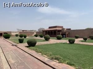 [P29] Fahtepur Sikri » foto by AZE
 - 
<span class="allrVoted glyphicon glyphicon-heart hidden" id="av1436662"></span>
<a class="m-l-10 hidden" id="sv1436662" onclick="voting_Foto_DelVot(,1436662,7081)" role="button">șterge vot <span class="glyphicon glyphicon-remove"></span></a>
<a id="v91436662" class=" c-red"  onclick="voting_Foto_SetVot(1436662)" role="button"><span class="glyphicon glyphicon-heart-empty"></span> <b>LIKE</b> = Votează poza</a> <img class="hidden"  id="f1436662W9" src="/imagini/loader.gif" border="0" /><span class="AjErrMes hidden" id="e1436662ErM"></span>