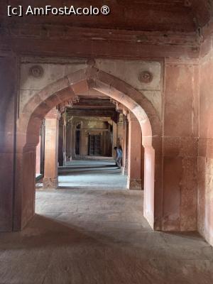 [P37] Fahtepur Sikri » foto by AZE
 - 
<span class="allrVoted glyphicon glyphicon-heart hidden" id="av1436670"></span>
<a class="m-l-10 hidden" id="sv1436670" onclick="voting_Foto_DelVot(,1436670,7081)" role="button">șterge vot <span class="glyphicon glyphicon-remove"></span></a>
<a id="v91436670" class=" c-red"  onclick="voting_Foto_SetVot(1436670)" role="button"><span class="glyphicon glyphicon-heart-empty"></span> <b>LIKE</b> = Votează poza</a> <img class="hidden"  id="f1436670W9" src="/imagini/loader.gif" border="0" /><span class="AjErrMes hidden" id="e1436670ErM"></span>