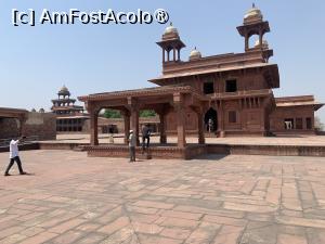 [P09] Fahtepur Sikri » foto by AZE
 - 
<span class="allrVoted glyphicon glyphicon-heart hidden" id="av1436642"></span>
<a class="m-l-10 hidden" id="sv1436642" onclick="voting_Foto_DelVot(,1436642,7081)" role="button">șterge vot <span class="glyphicon glyphicon-remove"></span></a>
<a id="v91436642" class=" c-red"  onclick="voting_Foto_SetVot(1436642)" role="button"><span class="glyphicon glyphicon-heart-empty"></span> <b>LIKE</b> = Votează poza</a> <img class="hidden"  id="f1436642W9" src="/imagini/loader.gif" border="0" /><span class="AjErrMes hidden" id="e1436642ErM"></span>