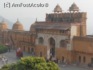 [P11] Jaipur - Amber Fort, Suraj Pol (Poarta Soarelui). » foto by iulianic
 - 
<span class="allrVoted glyphicon glyphicon-heart hidden" id="av1465739"></span>
<a class="m-l-10 hidden" id="sv1465739" onclick="voting_Foto_DelVot(,1465739,7099)" role="button">șterge vot <span class="glyphicon glyphicon-remove"></span></a>
<a id="v91465739" class=" c-red"  onclick="voting_Foto_SetVot(1465739)" role="button"><span class="glyphicon glyphicon-heart-empty"></span> <b>LIKE</b> = Votează poza</a> <img class="hidden"  id="f1465739W9" src="/imagini/loader.gif" border="0" /><span class="AjErrMes hidden" id="e1465739ErM"></span>