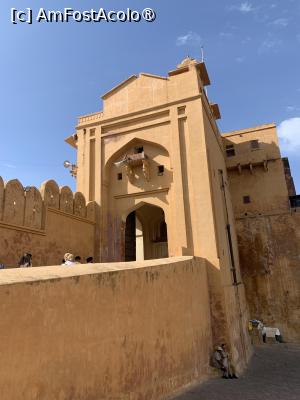 [P14] Amber Fort,intrare » foto by AZE
 - 
<span class="allrVoted glyphicon glyphicon-heart hidden" id="av1444362"></span>
<a class="m-l-10 hidden" id="sv1444362" onclick="voting_Foto_DelVot(,1444362,7099)" role="button">șterge vot <span class="glyphicon glyphicon-remove"></span></a>
<a id="v91444362" class=" c-red"  onclick="voting_Foto_SetVot(1444362)" role="button"><span class="glyphicon glyphicon-heart-empty"></span> <b>LIKE</b> = Votează poza</a> <img class="hidden"  id="f1444362W9" src="/imagini/loader.gif" border="0" /><span class="AjErrMes hidden" id="e1444362ErM"></span>