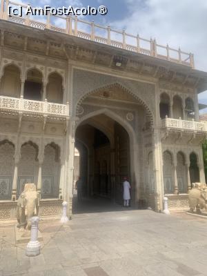 [P14] City Palace Jaipur » foto by AZE
 - 
<span class="allrVoted glyphicon glyphicon-heart hidden" id="av1446826"></span>
<a class="m-l-10 hidden" id="sv1446826" onclick="voting_Foto_DelVot(,1446826,7099)" role="button">șterge vot <span class="glyphicon glyphicon-remove"></span></a>
<a id="v91446826" class=" c-red"  onclick="voting_Foto_SetVot(1446826)" role="button"><span class="glyphicon glyphicon-heart-empty"></span> <b>LIKE</b> = Votează poza</a> <img class="hidden"  id="f1446826W9" src="/imagini/loader.gif" border="0" /><span class="AjErrMes hidden" id="e1446826ErM"></span>