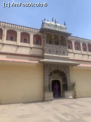 [P32] City Palace Jaipur » foto by AZE
 - 
<span class="allrVoted glyphicon glyphicon-heart hidden" id="av1446844"></span>
<a class="m-l-10 hidden" id="sv1446844" onclick="voting_Foto_DelVot(,1446844,7099)" role="button">șterge vot <span class="glyphicon glyphicon-remove"></span></a>
<a id="v91446844" class=" c-red"  onclick="voting_Foto_SetVot(1446844)" role="button"><span class="glyphicon glyphicon-heart-empty"></span> <b>LIKE</b> = Votează poza</a> <img class="hidden"  id="f1446844W9" src="/imagini/loader.gif" border="0" /><span class="AjErrMes hidden" id="e1446844ErM"></span>