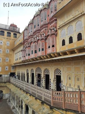 [P28] Hawa Mahal » foto by adso
 - 
<span class="allrVoted glyphicon glyphicon-heart hidden" id="av1448295"></span>
<a class="m-l-10 hidden" id="sv1448295" onclick="voting_Foto_DelVot(,1448295,7099)" role="button">șterge vot <span class="glyphicon glyphicon-remove"></span></a>
<a id="v91448295" class=" c-red"  onclick="voting_Foto_SetVot(1448295)" role="button"><span class="glyphicon glyphicon-heart-empty"></span> <b>LIKE</b> = Votează poza</a> <img class="hidden"  id="f1448295W9" src="/imagini/loader.gif" border="0" /><span class="AjErrMes hidden" id="e1448295ErM"></span>