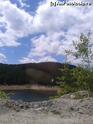 [P108] Transalpina acum, în multe imagini și puține cuvinte - De pe Transalpina, prima imagine captată cu Lacul Oașa, deși lăsasem deja în urmă 'coada lacului' » foto by Lyssys
 - 
<span class="allrVoted glyphicon glyphicon-heart hidden" id="av636601"></span>
<a class="m-l-10 hidden" id="sv636601" onclick="voting_Foto_DelVot(,636601,7149)" role="button">șterge vot <span class="glyphicon glyphicon-remove"></span></a>
<a id="v9636601" class=" c-red"  onclick="voting_Foto_SetVot(636601)" role="button"><span class="glyphicon glyphicon-heart-empty"></span> <b>LIKE</b> = Votează poza</a> <img class="hidden"  id="f636601W9" src="/imagini/loader.gif" border="0" /><span class="AjErrMes hidden" id="e636601ErM"></span>