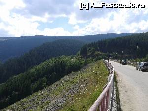 [P116] Transalpina acum, în multe imagini și puține cuvinte - Cealaltă parte a barajului. Suntem pe Transalpina! În dreapta apă, în stânga anrocamentul barajului » foto by Lyssys
 - 
<span class="allrVoted glyphicon glyphicon-heart hidden" id="av636609"></span>
<a class="m-l-10 hidden" id="sv636609" onclick="voting_Foto_DelVot(,636609,7149)" role="button">șterge vot <span class="glyphicon glyphicon-remove"></span></a>
<a id="v9636609" class=" c-red"  onclick="voting_Foto_SetVot(636609)" role="button"><span class="glyphicon glyphicon-heart-empty"></span> <b>LIKE</b> = Votează poza</a> <img class="hidden"  id="f636609W9" src="/imagini/loader.gif" border="0" /><span class="AjErrMes hidden" id="e636609ErM"></span>