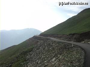 [P12] Soseaua Transalpina. Si haideti sa vedem si un viraj pe dreapta al drumului. Este foarte derutanta lipsa marcajelor, mai ales pe timp de ceata.  » foto by vega06
 - 
<span class="allrVoted glyphicon glyphicon-heart hidden" id="av571402"></span>
<a class="m-l-10 hidden" id="sv571402" onclick="voting_Foto_DelVot(,571402,7149)" role="button">șterge vot <span class="glyphicon glyphicon-remove"></span></a>
<a id="v9571402" class=" c-red"  onclick="voting_Foto_SetVot(571402)" role="button"><span class="glyphicon glyphicon-heart-empty"></span> <b>LIKE</b> = Votează poza</a> <img class="hidden"  id="f571402W9" src="/imagini/loader.gif" border="0" /><span class="AjErrMes hidden" id="e571402ErM"></span>