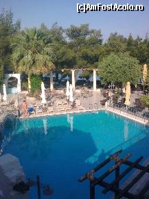 [P141] Piscina de la recepţie privită de sus... Poza asta a făcut-o Mitică » foto by Aeerdna*
 - 
<span class="allrVoted glyphicon glyphicon-heart hidden" id="av217271"></span>
<a class="m-l-10 hidden" id="sv217271" onclick="voting_Foto_DelVot(,217271,7150)" role="button">șterge vot <span class="glyphicon glyphicon-remove"></span></a>
<a id="v9217271" class=" c-red"  onclick="voting_Foto_SetVot(217271)" role="button"><span class="glyphicon glyphicon-heart-empty"></span> <b>LIKE</b> = Votează poza</a> <img class="hidden"  id="f217271W9" src="/imagini/loader.gif" border="0" /><span class="AjErrMes hidden" id="e217271ErM"></span>