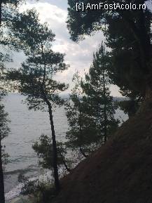 [P18] Cum arată plaja de sus, de pe aleea asfaltată din faţa hotelului » foto by Aeerdna*
 - 
<span class="allrVoted glyphicon glyphicon-heart hidden" id="av216932"></span>
<a class="m-l-10 hidden" id="sv216932" onclick="voting_Foto_DelVot(,216932,7150)" role="button">șterge vot <span class="glyphicon glyphicon-remove"></span></a>
<a id="v9216932" class=" c-red"  onclick="voting_Foto_SetVot(216932)" role="button"><span class="glyphicon glyphicon-heart-empty"></span> <b>LIKE</b> = Votează poza</a> <img class="hidden"  id="f216932W9" src="/imagini/loader.gif" border="0" /><span class="AjErrMes hidden" id="e216932ErM"></span>