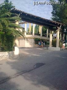 [P02] Intrarea în hotel... La dreapta esteparcarea din faţa lui... dacă intraţi, veţi urca nişte scări care vă va duce la recepţie » foto by Aeerdna*
 - 
<span class="allrVoted glyphicon glyphicon-heart hidden" id="av216906"></span>
<a class="m-l-10 hidden" id="sv216906" onclick="voting_Foto_DelVot(,216906,7150)" role="button">șterge vot <span class="glyphicon glyphicon-remove"></span></a>
<a id="v9216906" class=" c-red"  onclick="voting_Foto_SetVot(216906)" role="button"><span class="glyphicon glyphicon-heart-empty"></span> <b>LIKE</b> = Votează poza</a> <img class="hidden"  id="f216906W9" src="/imagini/loader.gif" border="0" /><span class="AjErrMes hidden" id="e216906ErM"></span>