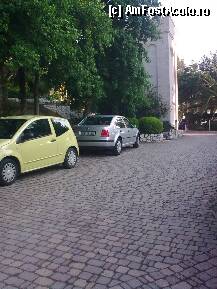 [P313] Dupa cum vedeti, parcarea se poate face si pe aleea care duce la restaurantul 'Doxato'... Aici,poza este facuta spre iesirea din hotel... » foto by Aeerdna*
 - 
<span class="allrVoted glyphicon glyphicon-heart hidden" id="av217612"></span>
<a class="m-l-10 hidden" id="sv217612" onclick="voting_Foto_DelVot(,217612,7150)" role="button">șterge vot <span class="glyphicon glyphicon-remove"></span></a>
<a id="v9217612" class=" c-red"  onclick="voting_Foto_SetVot(217612)" role="button"><span class="glyphicon glyphicon-heart-empty"></span> <b>LIKE</b> = Votează poza</a> <img class="hidden"  id="f217612W9" src="/imagini/loader.gif" border="0" /><span class="AjErrMes hidden" id="e217612ErM"></span>