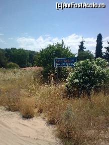 [P351] Indicatorul Koviou Beach, pe partea dreaptă a şoselei cum mergi spre Athena pallace, venind de la Nikiti » foto by Aeerdna*
 - 
<span class="allrVoted glyphicon glyphicon-heart hidden" id="av219042"></span>
<a class="m-l-10 hidden" id="sv219042" onclick="voting_Foto_DelVot(,219042,7150)" role="button">șterge vot <span class="glyphicon glyphicon-remove"></span></a>
<a id="v9219042" class=" c-red"  onclick="voting_Foto_SetVot(219042)" role="button"><span class="glyphicon glyphicon-heart-empty"></span> <b>LIKE</b> = Votează poza</a> <img class="hidden"  id="f219042W9" src="/imagini/loader.gif" border="0" /><span class="AjErrMes hidden" id="e219042ErM"></span>