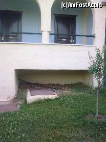 [P54] Detaliu dezolant al exteriorului unor camere ale hotelului... cinci stele! » foto by Aeerdna*
 - 
<span class="allrVoted glyphicon glyphicon-heart hidden" id="av217108"></span>
<a class="m-l-10 hidden" id="sv217108" onclick="voting_Foto_DelVot(,217108,7150)" role="button">șterge vot <span class="glyphicon glyphicon-remove"></span></a>
<a id="v9217108" class=" c-red"  onclick="voting_Foto_SetVot(217108)" role="button"><span class="glyphicon glyphicon-heart-empty"></span> <b>LIKE</b> = Votează poza</a> <img class="hidden"  id="f217108W9" src="/imagini/loader.gif" border="0" /><span class="AjErrMes hidden" id="e217108ErM"></span>