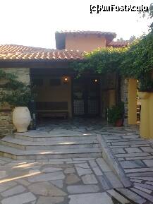 [P99] Intrarea în restaurantul 'Doxato'... » foto by Aeerdna*
 - 
<span class="allrVoted glyphicon glyphicon-heart hidden" id="av217169"></span>
<a class="m-l-10 hidden" id="sv217169" onclick="voting_Foto_DelVot(,217169,7150)" role="button">șterge vot <span class="glyphicon glyphicon-remove"></span></a>
<a id="v9217169" class=" c-red"  onclick="voting_Foto_SetVot(217169)" role="button"><span class="glyphicon glyphicon-heart-empty"></span> <b>LIKE</b> = Votează poza</a> <img class="hidden"  id="f217169W9" src="/imagini/loader.gif" border="0" /><span class="AjErrMes hidden" id="e217169ErM"></span>