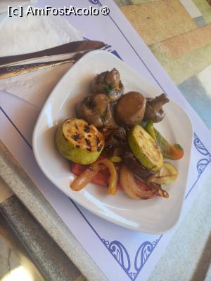 [P06] Delicioase legume la grătar și ciuperci la cuptor » foto by mnn
 - 
<span class="allrVoted glyphicon glyphicon-heart hidden" id="av1497421"></span>
<a class="m-l-10 hidden" id="sv1497421" onclick="voting_Foto_DelVot(,1497421,7401)" role="button">șterge vot <span class="glyphicon glyphicon-remove"></span></a>
<a id="v91497421" class=" c-red"  onclick="voting_Foto_SetVot(1497421)" role="button"><span class="glyphicon glyphicon-heart-empty"></span> <b>LIKE</b> = Votează poza</a> <img class="hidden"  id="f1497421W9" src="/imagini/loader.gif" border="0" /><span class="AjErrMes hidden" id="e1497421ErM"></span>
