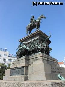 [P23] Sofia - Monumentul Razboiului de Independenta. Tarul Alexandru II al Rusiei, eliberatorul Bulgariei. Intre personajele pedestre de la baza, statuia ecvestra a Regelui Carol I al Romaniei. » foto by iulianic
 - 
<span class="allrVoted glyphicon glyphicon-heart hidden" id="av326188"></span>
<a class="m-l-10 hidden" id="sv326188" onclick="voting_Foto_DelVot(,326188,7421)" role="button">șterge vot <span class="glyphicon glyphicon-remove"></span></a>
<a id="v9326188" class=" c-red"  onclick="voting_Foto_SetVot(326188)" role="button"><span class="glyphicon glyphicon-heart-empty"></span> <b>LIKE</b> = Votează poza</a> <img class="hidden"  id="f326188W9" src="/imagini/loader.gif" border="0" /><span class="AjErrMes hidden" id="e326188ErM"></span>