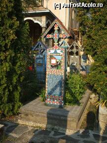 [P19] Cimitirul Vesel de la Sapanta !!! » foto by RobertCodescu
 - 
<span class="allrVoted glyphicon glyphicon-heart hidden" id="av195464"></span>
<a class="m-l-10 hidden" id="sv195464" onclick="voting_Foto_DelVot(,195464,7494)" role="button">șterge vot <span class="glyphicon glyphicon-remove"></span></a>
<a id="v9195464" class=" c-red"  onclick="voting_Foto_SetVot(195464)" role="button"><span class="glyphicon glyphicon-heart-empty"></span> <b>LIKE</b> = Votează poza</a> <img class="hidden"  id="f195464W9" src="/imagini/loader.gif" border="0" /><span class="AjErrMes hidden" id="e195464ErM"></span>