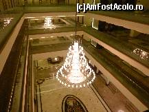 [P07] Parterul hotelului, luminat de un candelabru impresionant. Vedere de la etajul 3 » foto by smirea
 - 
<span class="allrVoted glyphicon glyphicon-heart hidden" id="av211762"></span>
<a class="m-l-10 hidden" id="sv211762" onclick="voting_Foto_DelVot(,211762,7501)" role="button">șterge vot <span class="glyphicon glyphicon-remove"></span></a>
<a id="v9211762" class=" c-red"  onclick="voting_Foto_SetVot(211762)" role="button"><span class="glyphicon glyphicon-heart-empty"></span> <b>LIKE</b> = Votează poza</a> <img class="hidden"  id="f211762W9" src="/imagini/loader.gif" border="0" /><span class="AjErrMes hidden" id="e211762ErM"></span>