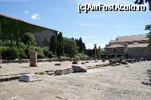 [P17] Ruinele Forului Roman. În spate, în dreapta, Basilica Cattedrale di San Giusto şi în stânga, Castelo di San Giusto » foto by Costi
 - 
<span class="allrVoted glyphicon glyphicon-heart hidden" id="av138488"></span>
<a class="m-l-10 hidden" id="sv138488" onclick="voting_Foto_DelVot(,138488,7511)" role="button">șterge vot <span class="glyphicon glyphicon-remove"></span></a>
<a id="v9138488" class=" c-red"  onclick="voting_Foto_SetVot(138488)" role="button"><span class="glyphicon glyphicon-heart-empty"></span> <b>LIKE</b> = Votează poza</a> <img class="hidden"  id="f138488W9" src="/imagini/loader.gif" border="0" /><span class="AjErrMes hidden" id="e138488ErM"></span>