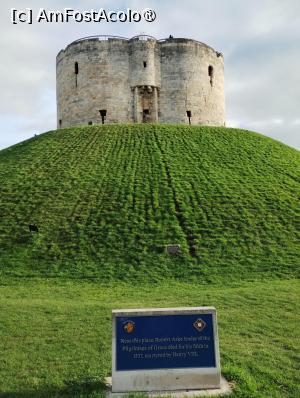 [P50] Castelul York » foto by Marius 72
 - 
<span class="allrVoted glyphicon glyphicon-heart hidden" id="av1504402"></span>
<a class="m-l-10 hidden" id="sv1504402" onclick="voting_Foto_DelVot(,1504402,7515)" role="button">șterge vot <span class="glyphicon glyphicon-remove"></span></a>
<a id="v91504402" class=" c-red"  onclick="voting_Foto_SetVot(1504402)" role="button"><span class="glyphicon glyphicon-heart-empty"></span> <b>LIKE</b> = Votează poza</a> <img class="hidden"  id="f1504402W9" src="/imagini/loader.gif" border="0" /><span class="AjErrMes hidden" id="e1504402ErM"></span>