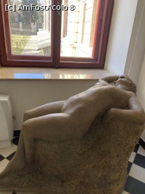 [P07] Sculptura cu femeie culcata » foto by aurora56
 - 
<span class="allrVoted glyphicon glyphicon-heart hidden" id="av1521067"></span>
<a class="m-l-10 hidden" id="sv1521067" onclick="voting_Foto_DelVot(,1521067,7530)" role="button">șterge vot <span class="glyphicon glyphicon-remove"></span></a>
<a id="v91521067" class=" c-red"  onclick="voting_Foto_SetVot(1521067)" role="button"><span class="glyphicon glyphicon-heart-empty"></span> <b>LIKE</b> = Votează poza</a> <img class="hidden"  id="f1521067W9" src="/imagini/loader.gif" border="0" /><span class="AjErrMes hidden" id="e1521067ErM"></span>