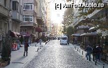 [P01] Strada din Istanbul pe care se află hotelul Grand Oztanik. Traficul auto este foarte limitat şi bine controlat aici. » foto by bose
 - 
<span class="allrVoted glyphicon glyphicon-heart hidden" id="av140214"></span>
<a class="m-l-10 hidden" id="sv140214" onclick="voting_Foto_DelVot(,140214,7551)" role="button">șterge vot <span class="glyphicon glyphicon-remove"></span></a>
<a id="v9140214" class=" c-red"  onclick="voting_Foto_SetVot(140214)" role="button"><span class="glyphicon glyphicon-heart-empty"></span> <b>LIKE</b> = Votează poza</a> <img class="hidden"  id="f140214W9" src="/imagini/loader.gif" border="0" /><span class="AjErrMes hidden" id="e140214ErM"></span>