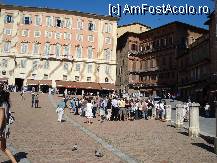[P02] Siena - Piazza del Campo - un grup de turisti » foto by Diaura*
 - 
<span class="allrVoted glyphicon glyphicon-heart hidden" id="av141515"></span>
<a class="m-l-10 hidden" id="sv141515" onclick="voting_Foto_DelVot(,141515,7576)" role="button">șterge vot <span class="glyphicon glyphicon-remove"></span></a>
<a id="v9141515" class=" c-red"  onclick="voting_Foto_SetVot(141515)" role="button"><span class="glyphicon glyphicon-heart-empty"></span> <b>LIKE</b> = Votează poza</a> <img class="hidden"  id="f141515W9" src="/imagini/loader.gif" border="0" /><span class="AjErrMes hidden" id="e141515ErM"></span>