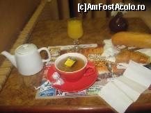 [P08] Micul dejun nu e inclus in pretul camerei.
Aici am inteles de ce i se spune 'mic' dejun, caci pt 7 euro ce-i platesti in plus, primesti doar un ceai, un pahar de suc, un croissant si o chifla cu unt » foto by dorgo
 - 
<span class="allrVoted glyphicon glyphicon-heart hidden" id="av159496"></span>
<a class="m-l-10 hidden" id="sv159496" onclick="voting_Foto_DelVot(,159496,7601)" role="button">șterge vot <span class="glyphicon glyphicon-remove"></span></a>
<a id="v9159496" class=" c-red"  onclick="voting_Foto_SetVot(159496)" role="button"><span class="glyphicon glyphicon-heart-empty"></span> <b>LIKE</b> = Votează poza</a> <img class="hidden"  id="f159496W9" src="/imagini/loader.gif" border="0" /><span class="AjErrMes hidden" id="e159496ErM"></span>