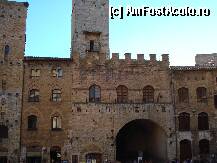 [P18] San Gimignano sau  Manhattan-ul medieval - palate din Piazza del Duomo » foto by Diaura*
 - 
<span class="allrVoted glyphicon glyphicon-heart hidden" id="av144010"></span>
<a class="m-l-10 hidden" id="sv144010" onclick="voting_Foto_DelVot(,144010,7623)" role="button">șterge vot <span class="glyphicon glyphicon-remove"></span></a>
<a id="v9144010" class=" c-red"  onclick="voting_Foto_SetVot(144010)" role="button"><span class="glyphicon glyphicon-heart-empty"></span> <b>LIKE</b> = Votează poza</a> <img class="hidden"  id="f144010W9" src="/imagini/loader.gif" border="0" /><span class="AjErrMes hidden" id="e144010ErM"></span>