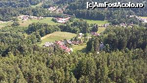 P16 [JUL-2015] Satul Linden văzut de la turnul de observare Pyramidenkogel. Provincia Carinthia, Austri