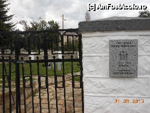 [P31] Cimitirul ostaşilor germani de la Dragosloveni - Intrarea.  » foto by iulianic
 - 
<span class="allrVoted glyphicon glyphicon-heart hidden" id="av465296"></span>
<a class="m-l-10 hidden" id="sv465296" onclick="voting_Foto_DelVot(,465296,7833)" role="button">șterge vot <span class="glyphicon glyphicon-remove"></span></a>
<a id="v9465296" class=" c-red"  onclick="voting_Foto_SetVot(465296)" role="button"><span class="glyphicon glyphicon-heart-empty"></span> <b>LIKE</b> = Votează poza</a> <img class="hidden"  id="f465296W9" src="/imagini/loader.gif" border="0" /><span class="AjErrMes hidden" id="e465296ErM"></span>