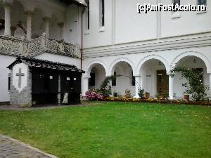 P21 [JUL-2014] Sambata de Sus-Manastirea Brancoveanu, curte interioara
