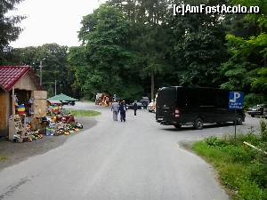 P04 [JUL-2014] Sambata de Sus-parcarea din fata Manastirii Brancoveanu