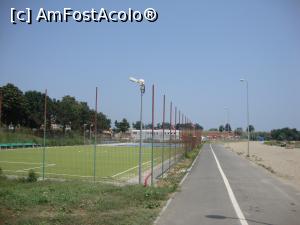 [P02] Lângă faleza orașului se află un teren de tenis și unul de fotbal. În vecinătatea lor există o piscină de mari dimensiuni.  » foto by Floryn81
 - 
<span class="allrVoted glyphicon glyphicon-heart hidden" id="av770674"></span>
<a class="m-l-10 hidden" id="sv770674" onclick="voting_Foto_DelVot(,770674,7935)" role="button">șterge vot <span class="glyphicon glyphicon-remove"></span></a>
<a id="v9770674" class=" c-red"  onclick="voting_Foto_SetVot(770674)" role="button"><span class="glyphicon glyphicon-heart-empty"></span> <b>LIKE</b> = Votează poza</a> <img class="hidden"  id="f770674W9" src="/imagini/loader.gif" border="0" /><span class="AjErrMes hidden" id="e770674ErM"></span>