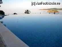 [P12] cea mai frumoasa piscina a resortului in opinia mea, cea care iti dadea senzatia ca se varsa in mare » foto by dandulea
 - 
<span class="allrVoted glyphicon glyphicon-heart hidden" id="av314933"></span>
<a class="m-l-10 hidden" id="sv314933" onclick="voting_Foto_DelVot(,314933,7962)" role="button">șterge vot <span class="glyphicon glyphicon-remove"></span></a>
<a id="v9314933" class=" c-red"  onclick="voting_Foto_SetVot(314933)" role="button"><span class="glyphicon glyphicon-heart-empty"></span> <b>LIKE</b> = Votează poza</a> <img class="hidden"  id="f314933W9" src="/imagini/loader.gif" border="0" /><span class="AjErrMes hidden" id="e314933ErM"></span>