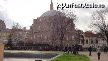 P16 [APR-2013] Moscheea Banya Bashi... se observa baza cubică pe care sta cupola. 