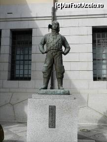 [P35] Statuie de pilot. Muzeul Yushukan, Sanctuarul Yasukuni.  » foto by TraianS
 - 
<span class="allrVoted glyphicon glyphicon-heart hidden" id="av493467"></span>
<a class="m-l-10 hidden" id="sv493467" onclick="voting_Foto_DelVot(,493467,7999)" role="button">șterge vot <span class="glyphicon glyphicon-remove"></span></a>
<a id="v9493467" class=" c-red"  onclick="voting_Foto_SetVot(493467)" role="button"><span class="glyphicon glyphicon-heart-empty"></span> <b>LIKE</b> = Votează poza</a> <img class="hidden"  id="f493467W9" src="/imagini/loader.gif" border="0" /><span class="AjErrMes hidden" id="e493467ErM"></span>