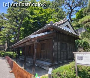 [P05] Am trecut pe langa Doshin Basho guardhouse, una dintre cele 3 case ale garzilor, care au supravietuit din perioada  shogunatului Tokugwa, condusa de samurai de rang inferior, cunoscuti sub numele de doshin, care au dat si numele casei. Sarcina lor era sa verifice vizitatorii castelului si sa vegheze asupa urmasilor lorzilor feudali in timp ce asteptau ca stapanii lor sa se intoarca din interiorul complexului. » foto by geani anto
 - 
<span class="allrVoted glyphicon glyphicon-heart hidden" id="av1437196"></span>
<a class="m-l-10 hidden" id="sv1437196" onclick="voting_Foto_DelVot(,1437196,7999)" role="button">șterge vot <span class="glyphicon glyphicon-remove"></span></a>
<a id="v91437196" class=" c-red"  onclick="voting_Foto_SetVot(1437196)" role="button"><span class="glyphicon glyphicon-heart-empty"></span> <b>LIKE</b> = Votează poza</a> <img class="hidden"  id="f1437196W9" src="/imagini/loader.gif" border="0" /><span class="AjErrMes hidden" id="e1437196ErM"></span>