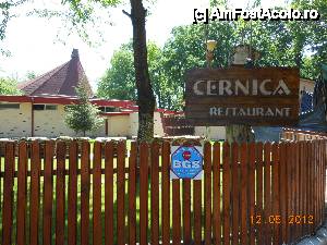 [P01] Restaurant Cernica - Lângă intrarea principală.  » foto by iulianic
 - 
<span class="allrVoted glyphicon glyphicon-heart hidden" id="av417352"></span>
<a class="m-l-10 hidden" id="sv417352" onclick="voting_Foto_DelVot(,417352,8050)" role="button">șterge vot <span class="glyphicon glyphicon-remove"></span></a>
<a id="v9417352" class=" c-red"  onclick="voting_Foto_SetVot(417352)" role="button"><span class="glyphicon glyphicon-heart-empty"></span> <b>LIKE</b> = Votează poza</a> <img class="hidden"  id="f417352W9" src="/imagini/loader.gif" border="0" /><span class="AjErrMes hidden" id="e417352ErM"></span>