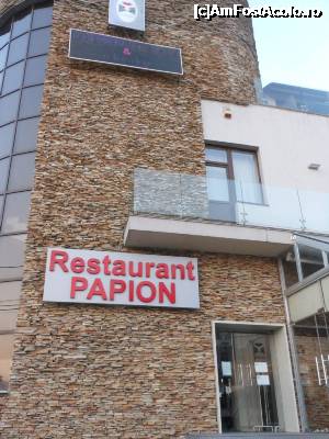 [P01] Restaurant Papion - Ingenioasă îngemănare de piatră, sticlă și lemn.  » foto by iulianic
 - 
<span class="allrVoted glyphicon glyphicon-heart hidden" id="av697553"></span>
<a class="m-l-10 hidden" id="sv697553" onclick="voting_Foto_DelVot(,697553,8050)" role="button">șterge vot <span class="glyphicon glyphicon-remove"></span></a>
<a id="v9697553" class=" c-red"  onclick="voting_Foto_SetVot(697553)" role="button"><span class="glyphicon glyphicon-heart-empty"></span> <b>LIKE</b> = Votează poza</a> <img class="hidden"  id="f697553W9" src="/imagini/loader.gif" border="0" /><span class="AjErrMes hidden" id="e697553ErM"></span>