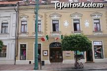 [P26] O altă clădire frumoasă de pe Strada Mare din Prešov, la parterul căreia se află restaurantul italian 'La Gondola' » foto by Costi
 - 
<span class="allrVoted glyphicon glyphicon-heart hidden" id="av166093"></span>
<a class="m-l-10 hidden" id="sv166093" onclick="voting_Foto_DelVot(,166093,8063)" role="button">șterge vot <span class="glyphicon glyphicon-remove"></span></a>
<a id="v9166093" class=" c-red"  onclick="voting_Foto_SetVot(166093)" role="button"><span class="glyphicon glyphicon-heart-empty"></span> <b>LIKE</b> = Votează poza</a> <img class="hidden"  id="f166093W9" src="/imagini/loader.gif" border="0" /><span class="AjErrMes hidden" id="e166093ErM"></span>