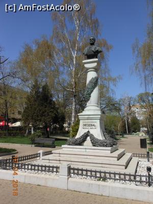 [P12] Drobeta-Turnu Severin - În Parcul Tudor Vladimirescu, bustul lui Decebal.  » foto by iulianic
 - 
<span class="allrVoted glyphicon glyphicon-heart hidden" id="av960198"></span>
<a class="m-l-10 hidden" id="sv960198" onclick="voting_Foto_DelVot(,960198,8064)" role="button">șterge vot <span class="glyphicon glyphicon-remove"></span></a>
<a id="v9960198" class=" c-red"  onclick="voting_Foto_SetVot(960198)" role="button"><span class="glyphicon glyphicon-heart-empty"></span> <b>LIKE</b> = Votează poza</a> <img class="hidden"  id="f960198W9" src="/imagini/loader.gif" border="0" /><span class="AjErrMes hidden" id="e960198ErM"></span>