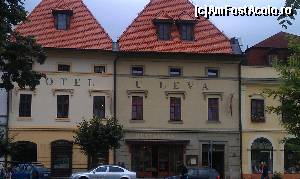 [P17] Hotel U leva, o altă clădire frumoasă din Levoca, Slovacia. » foto by traian.leuca †
 - 
<span class="allrVoted glyphicon glyphicon-heart hidden" id="av669859"></span>
<a class="m-l-10 hidden" id="sv669859" onclick="voting_Foto_DelVot(,669859,8067)" role="button">șterge vot <span class="glyphicon glyphicon-remove"></span></a>
<a id="v9669859" class=" c-red"  onclick="voting_Foto_SetVot(669859)" role="button"><span class="glyphicon glyphicon-heart-empty"></span> <b>LIKE</b> = Votează poza</a> <img class="hidden"  id="f669859W9" src="/imagini/loader.gif" border="0" /><span class="AjErrMes hidden" id="e669859ErM"></span>