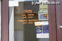 [P04] Orarul restaurantului. Dedesubt, un anunț: Ținuta casual este obligatorie. Ne rezervăm dreptul de a selecta clienții.  » foto by Robert Lazar
 - 
<span class="allrVoted glyphicon glyphicon-heart hidden" id="av346806"></span>
<a class="m-l-10 hidden" id="sv346806" onclick="voting_Foto_DelVot(,346806,8102)" role="button">șterge vot <span class="glyphicon glyphicon-remove"></span></a>
<a id="v9346806" class=" c-red"  onclick="voting_Foto_SetVot(346806)" role="button"><span class="glyphicon glyphicon-heart-empty"></span> <b>LIKE</b> = Votează poza</a> <img class="hidden"  id="f346806W9" src="/imagini/loader.gif" border="0" /><span class="AjErrMes hidden" id="e346806ErM"></span>