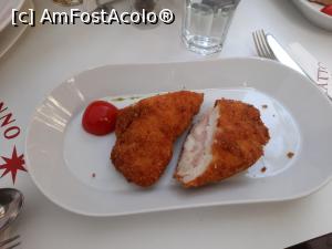 P08 [SEP-2021] Pitești, Restaurant Trattoria, Piept de pui pane umplut cu șuncă presată și mozzarella