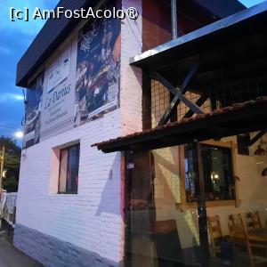 [P03]  Pitești, Restaurantul La Darius văzut de pe trotuar  » foto by mprofeanu
 - 
<span class="allrVoted glyphicon glyphicon-heart hidden" id="av1450985"></span>
<a class="m-l-10 hidden" id="sv1450985" onclick="voting_Foto_DelVot(,1450985,8103)" role="button">șterge vot <span class="glyphicon glyphicon-remove"></span></a>
<a id="v91450985" class=" c-red"  onclick="voting_Foto_SetVot(1450985)" role="button"><span class="glyphicon glyphicon-heart-empty"></span> <b>LIKE</b> = Votează poza</a> <img class="hidden"  id="f1450985W9" src="/imagini/loader.gif" border="0" /><span class="AjErrMes hidden" id="e1450985ErM"></span>