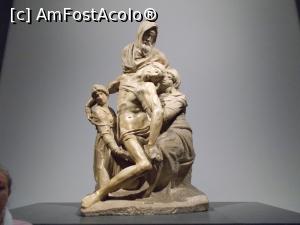 [P18] ”Coborârea după Cruce” de Michelangelo<p> (sau ”Pieta Bandini”) <p> Muzeul Domului Florența.  » foto by mihaelavoicu
 - 
<span class="allrVoted glyphicon glyphicon-heart hidden" id="av956475"></span>
<a class="m-l-10 hidden" id="sv956475" onclick="voting_Foto_DelVot(,956475,8128)" role="button">șterge vot <span class="glyphicon glyphicon-remove"></span></a>
<a id="v9956475" class=" c-red"  onclick="voting_Foto_SetVot(956475)" role="button"><span class="glyphicon glyphicon-heart-empty"></span> <b>LIKE</b> = Votează poza</a> <img class="hidden"  id="f956475W9" src="/imagini/loader.gif" border="0" /><span class="AjErrMes hidden" id="e956475ErM"></span>